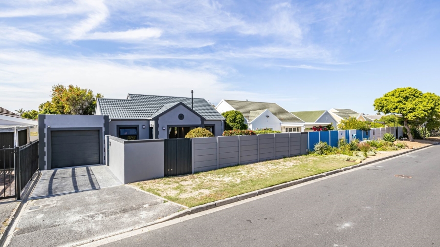 3 Bedroom Property for Sale in Lakeside Western Cape